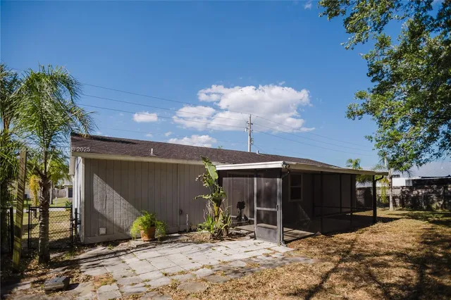 $317,500 | 332 Southwest Voltair Terrace, Port St. Lucie, FL 34984