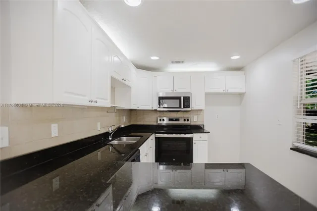 $317,500 | 332 Southwest Voltair Terrace, Port St. Lucie, FL 34984