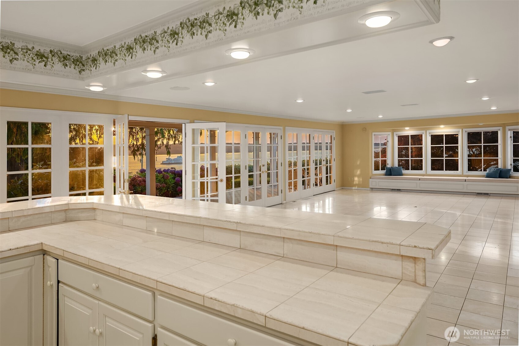 3727 Shore Avenue Everett, WA 98203 - Photo 25 of 40 a view of an entrance of the building