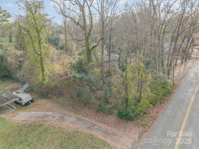 a view of a pathway with a yard