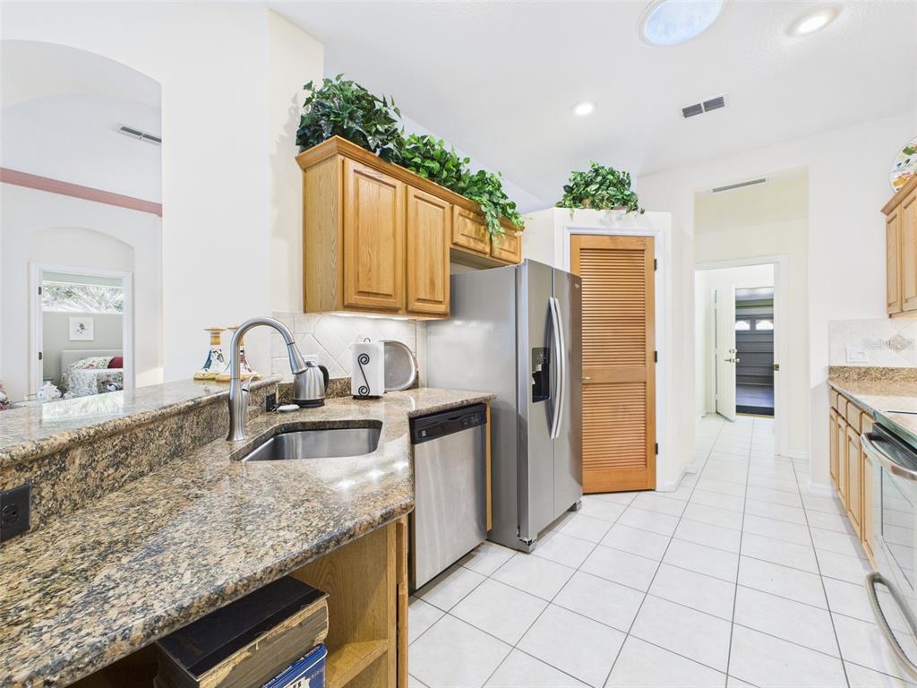 19439 Southwest 101st Place Road Dunnellon, FL 34432 - Photo 8 of 48 Gallery Image 8