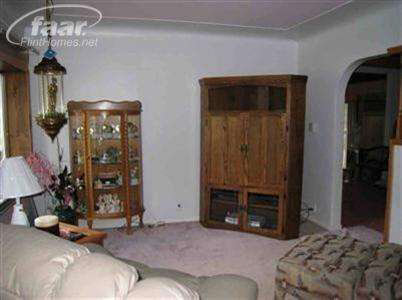 2035 Front Street Fenton, MI 48430 - Photo 6 of 6 20417182-5.JPG