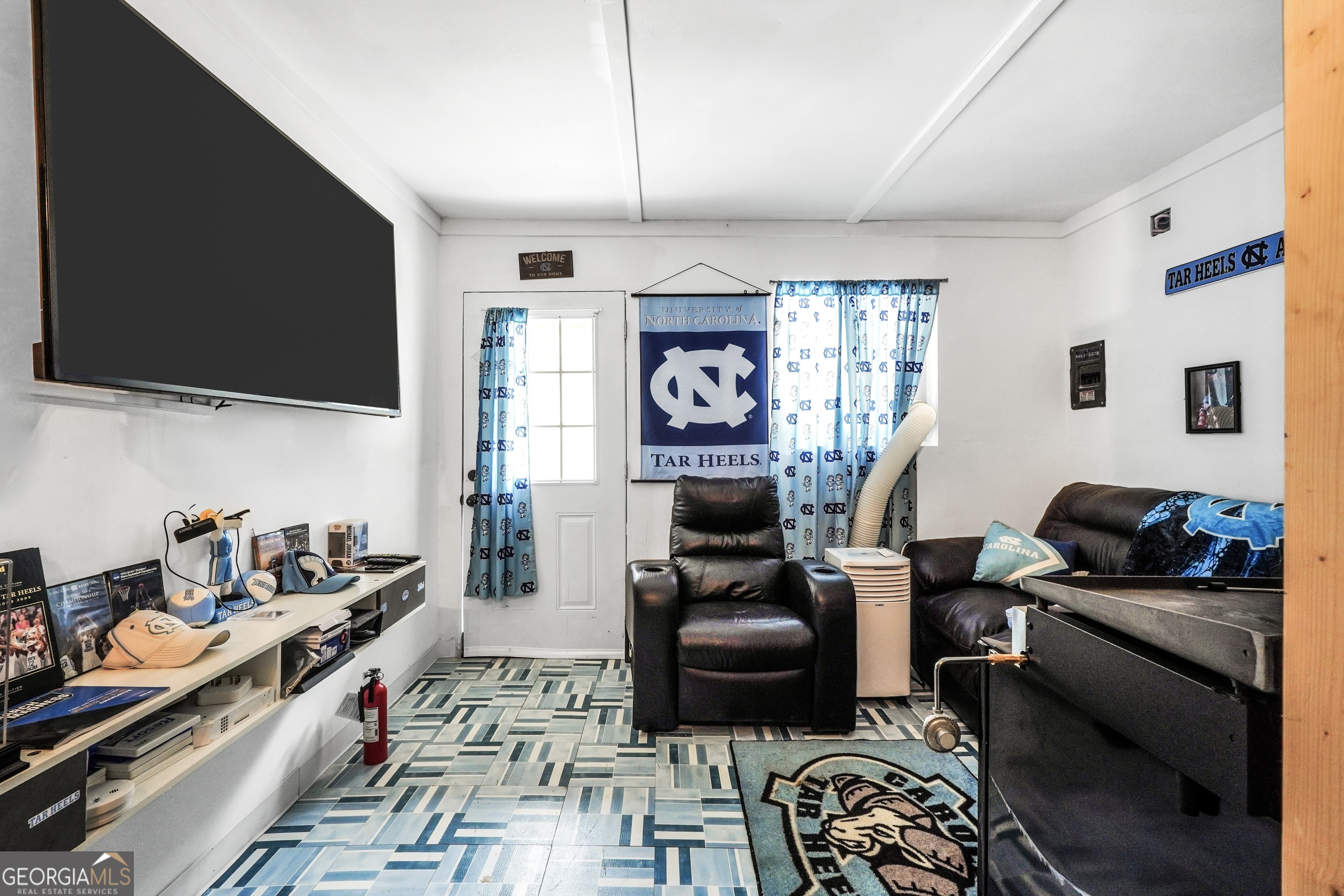 800 Rock House Road Senoia, GA 30276 - Photo 21 of 23 a work room with furniture and flat screen tv