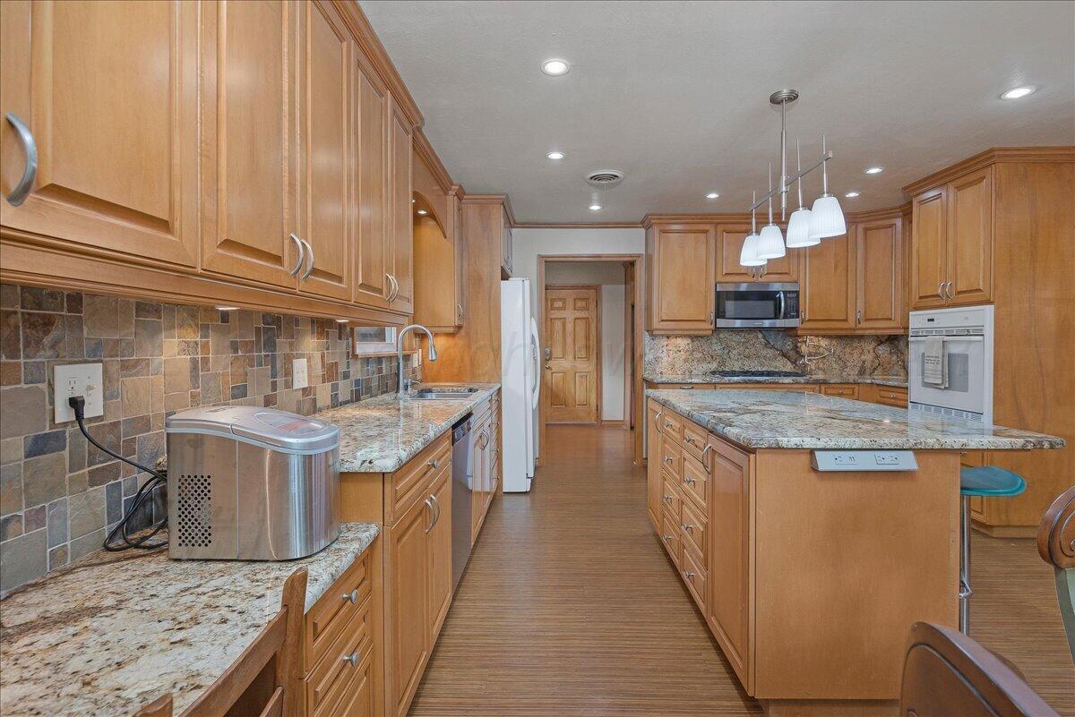 6215 Elmhurst Road Amarillo, TX 79106 - Photo 12 of 33 12-Kitchen 3