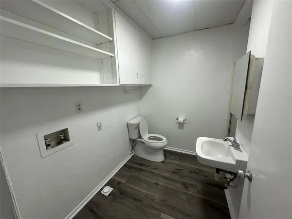 a bathroom with a toilet