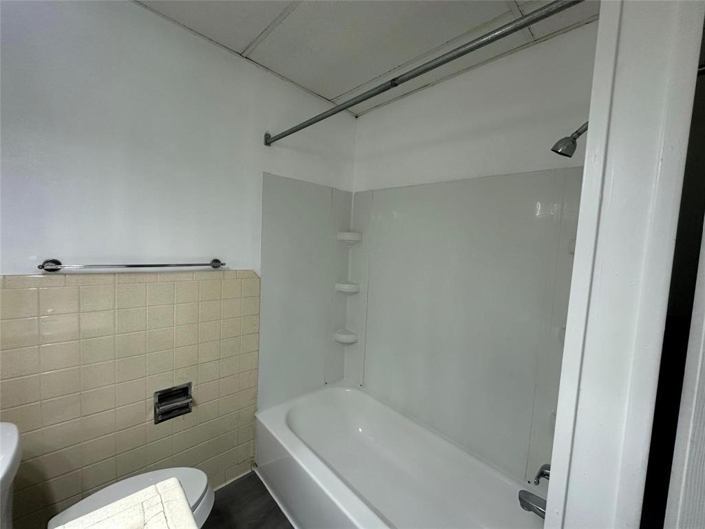 4723 North Loy Lake Road Sherman, TX 75092 - Photo 9 of 16 a bathroom with a toilet and shower