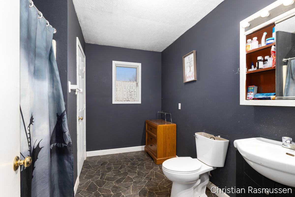 675 East Sessions Road Sheridan, MI 48884 - Photo 12 of 20 Bathroom