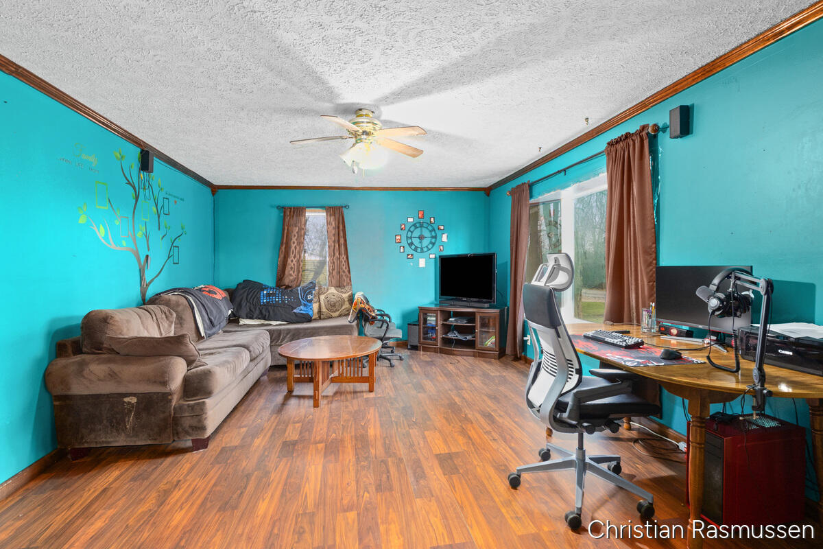 675 East Sessions Road Sheridan, MI 48884 - Photo 3 of 20 Living Room
