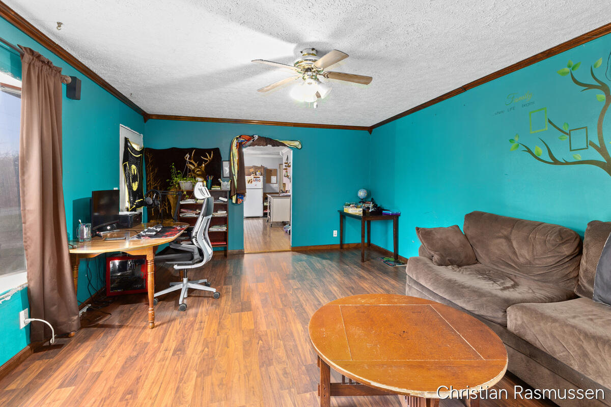 675 East Sessions Road Sheridan, MI 48884 - Photo 4 of 20 Living Room