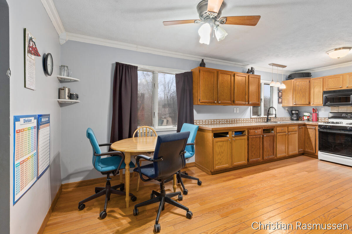 675 East Sessions Road Sheridan, MI 48884 - Photo 5 of 20 Kitchen