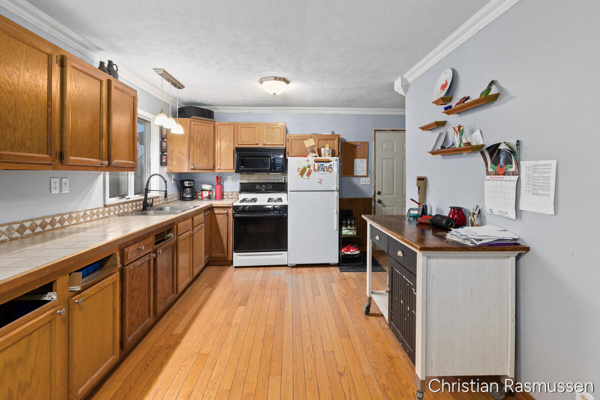 675 East Sessions Road Sheridan, MI 48884 - Photo 7 of 20 Kitchen
