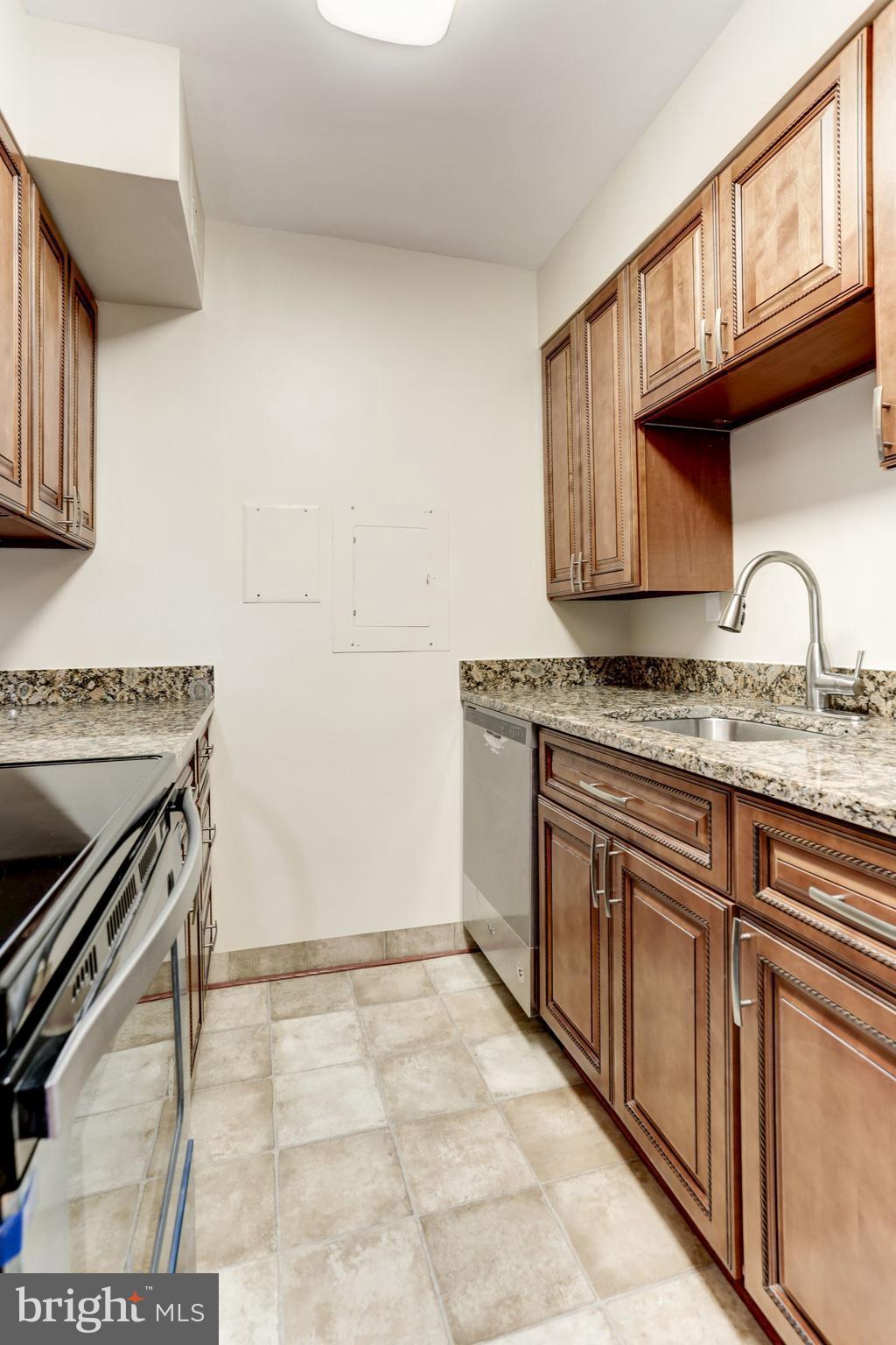 2501 Calvert Street Northwest, Unit 110 Washington, DC 20008 - Photo 13 of 28 Kitchen