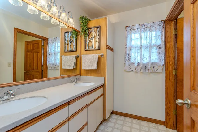 $530,000 | 2140 Shadow View Circle, Plover, WI 54467