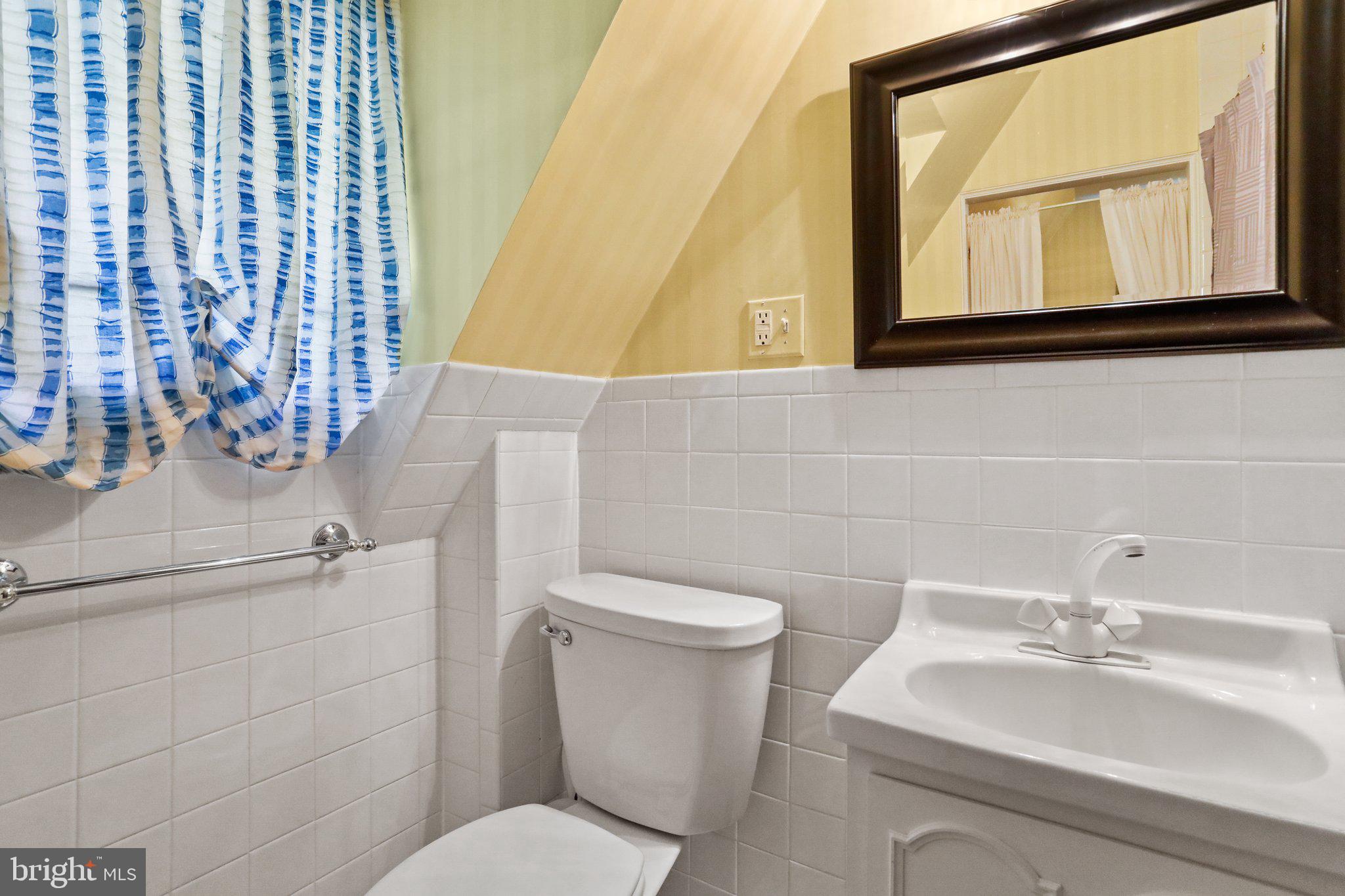 815 Windsor Road Cumberland, MD 21502 - Photo 24 of 46 The attached full bathroom!