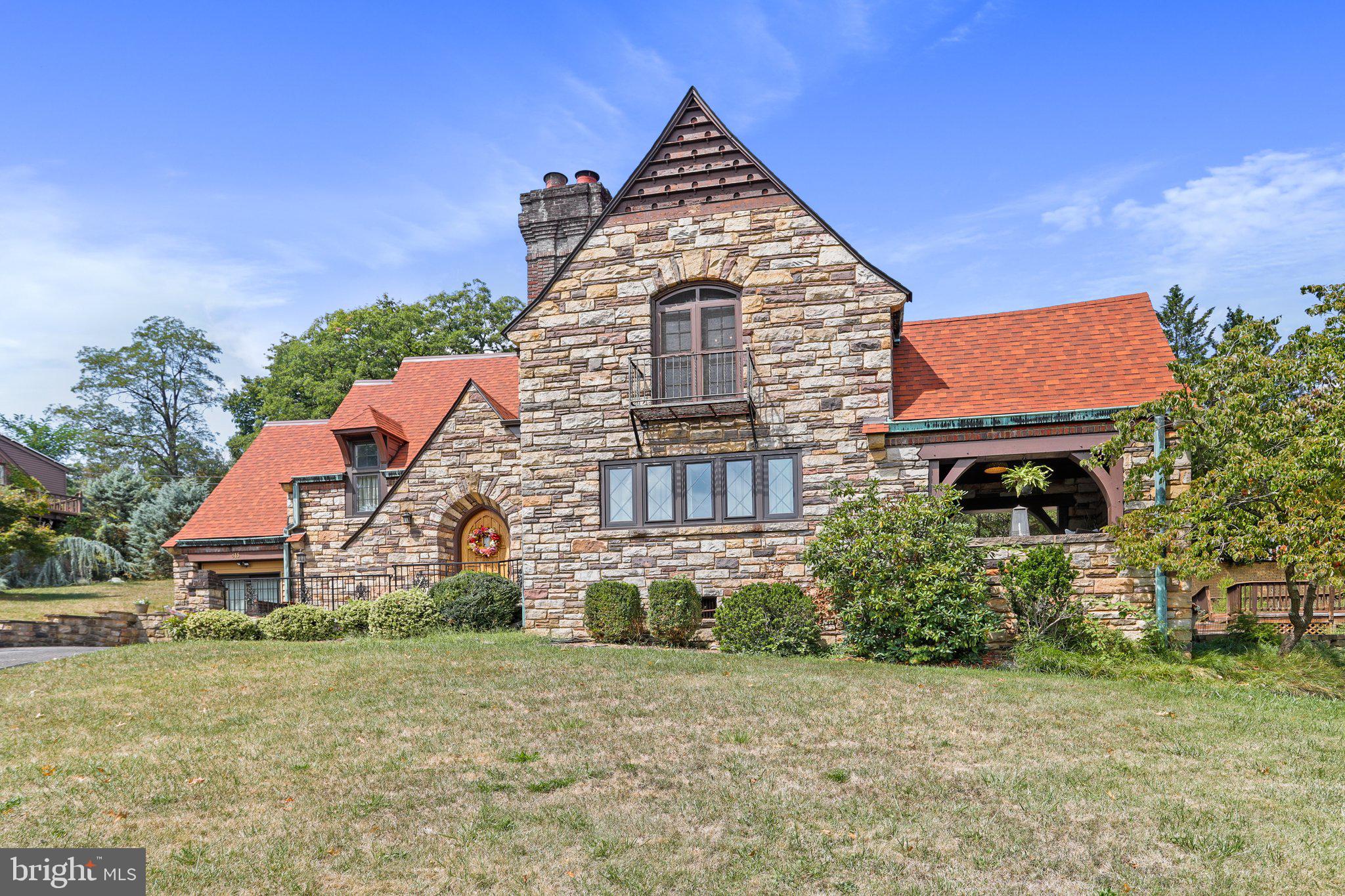 815 Windsor Road Cumberland, MD 21502 - Photo 3 of 46 Beautiful stone details catch your eye!