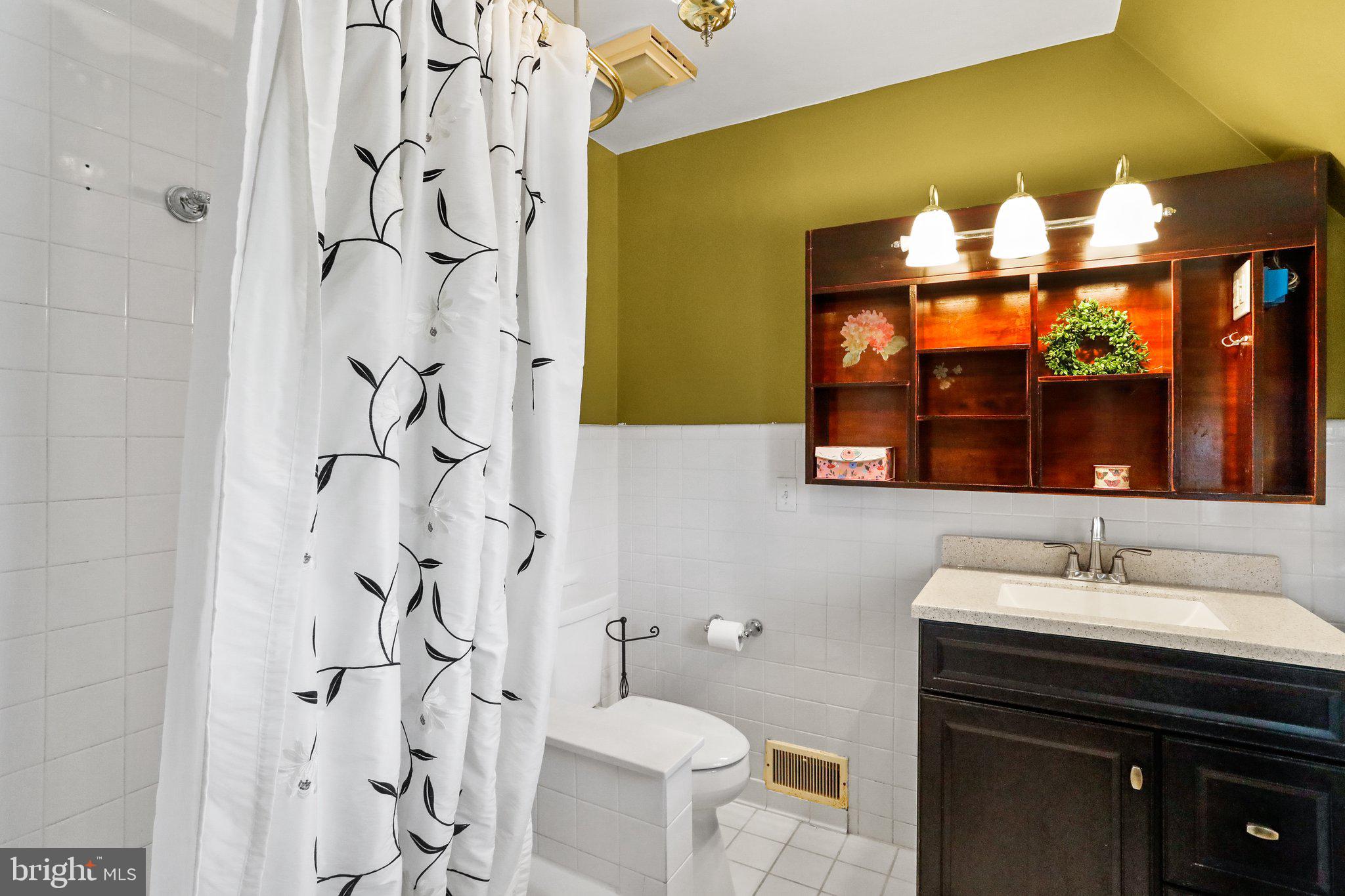 815 Windsor Road Cumberland, MD 21502 - Photo 35 of 46 Attached full bathroom!