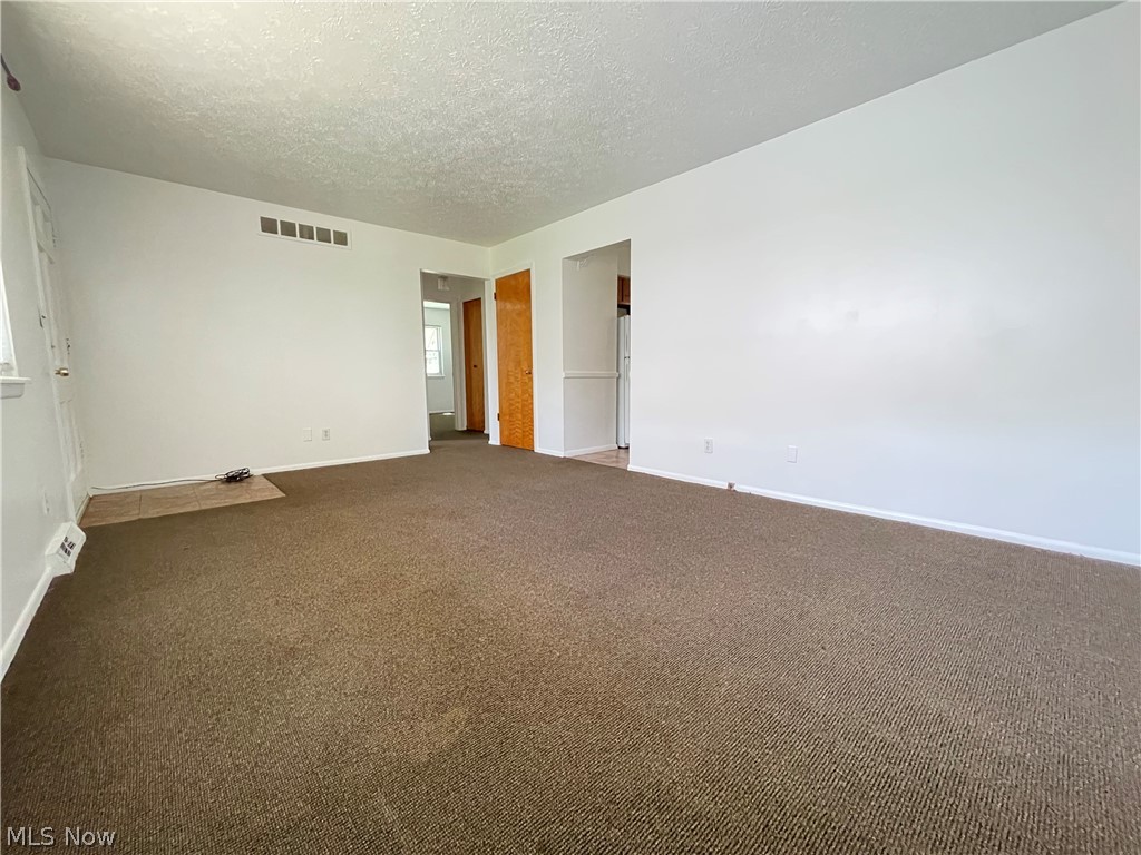 939 Nevin Street Akron, OH 44310 - Photo 19 of 23 Unit A living room with a textured ceiling