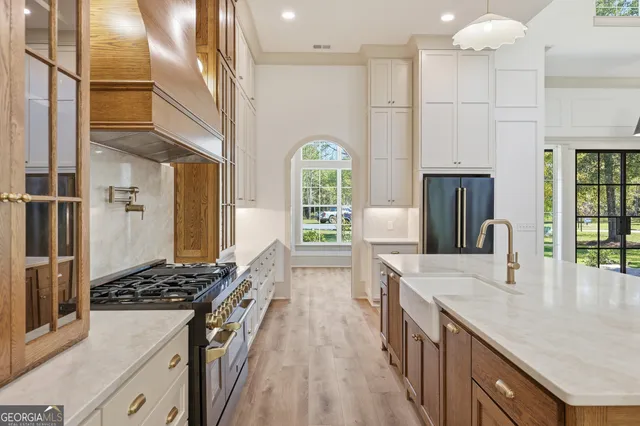 a view of an empty room with wooden floor and closet