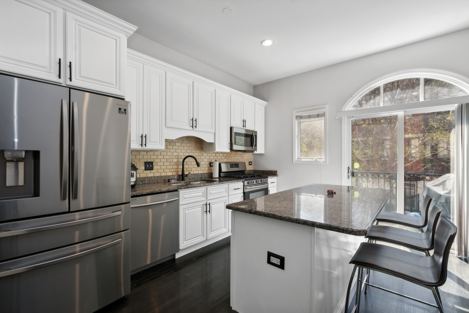1816 South Calumet Avenue Chicago, IL 60616 - Photo 6 of 21