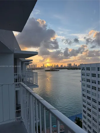 $2,995 | 1228 West Avenue, Unit 1506, Miami Beach, FL 33139