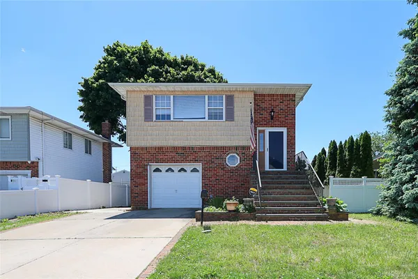 $749,000 | 4 Patricia Court, Bethpage, NY 11714