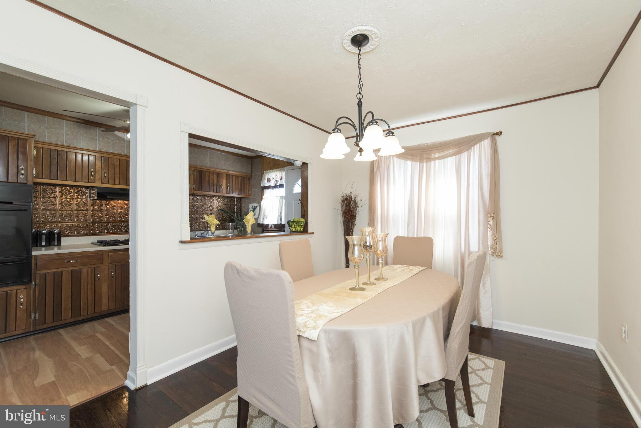 609 South Wickham Road Baltimore, MD 21229 - Photo 8 of 30 a dining room with furniture and chandelier