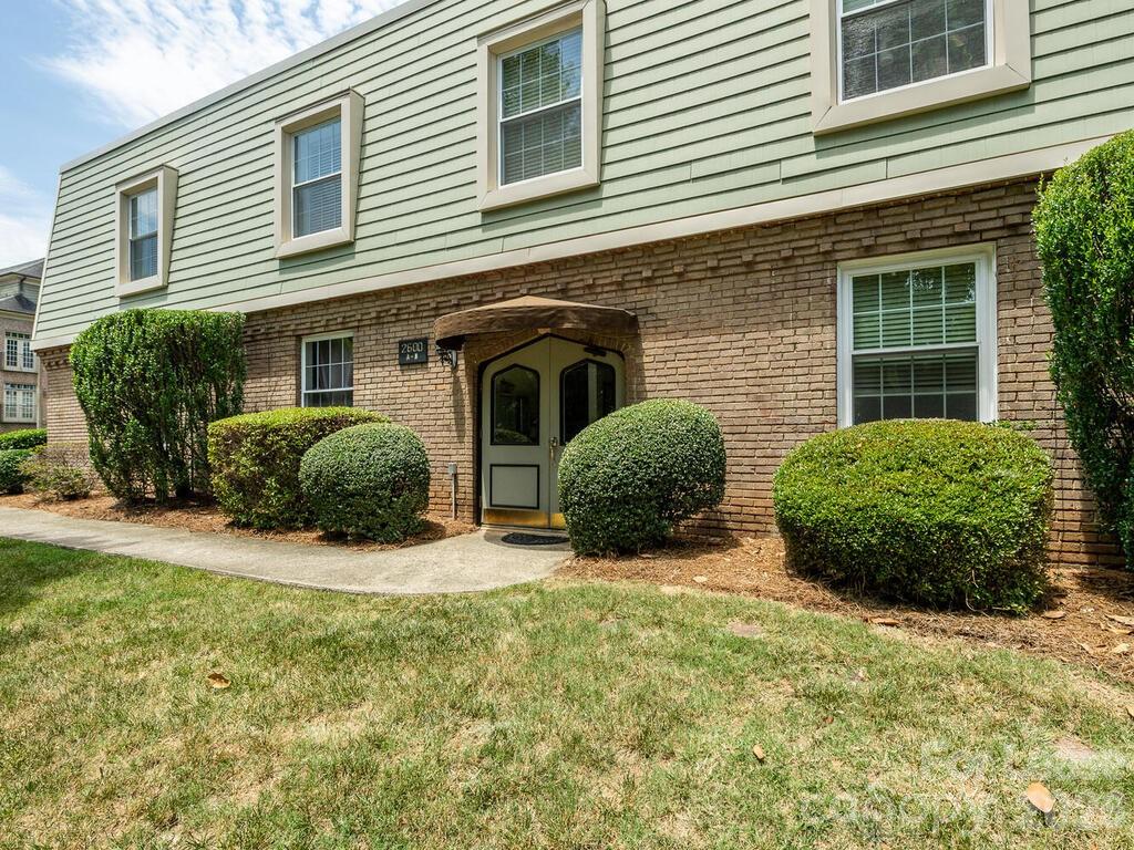 2600 Park Road, Unit D Charlotte, NC 28209 - Photo 3 of 22 a view of a house with backyard and plants
