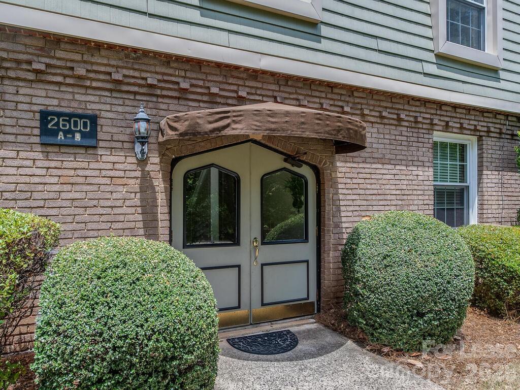 2600 Park Road, Unit D Charlotte, NC 28209 - Photo 4 of 22 a view of front door of house