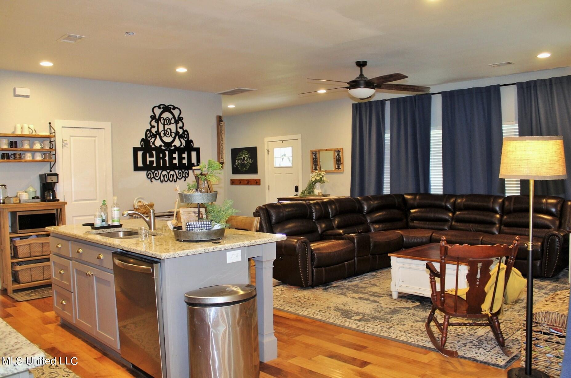 134 Easley Road Lucedale, MS 39452 - Photo 3 of 36 3-Living Room