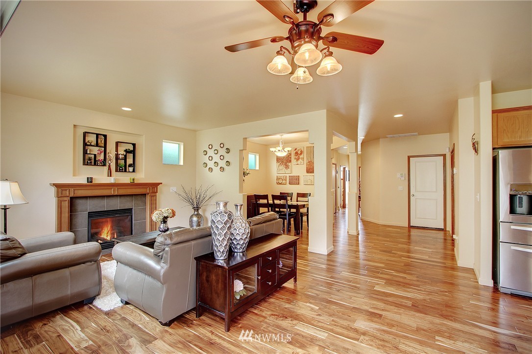 18306 34th Avenue Southeast Bothell, WA 98012 - Photo 4 of 21 Gallery Image 4