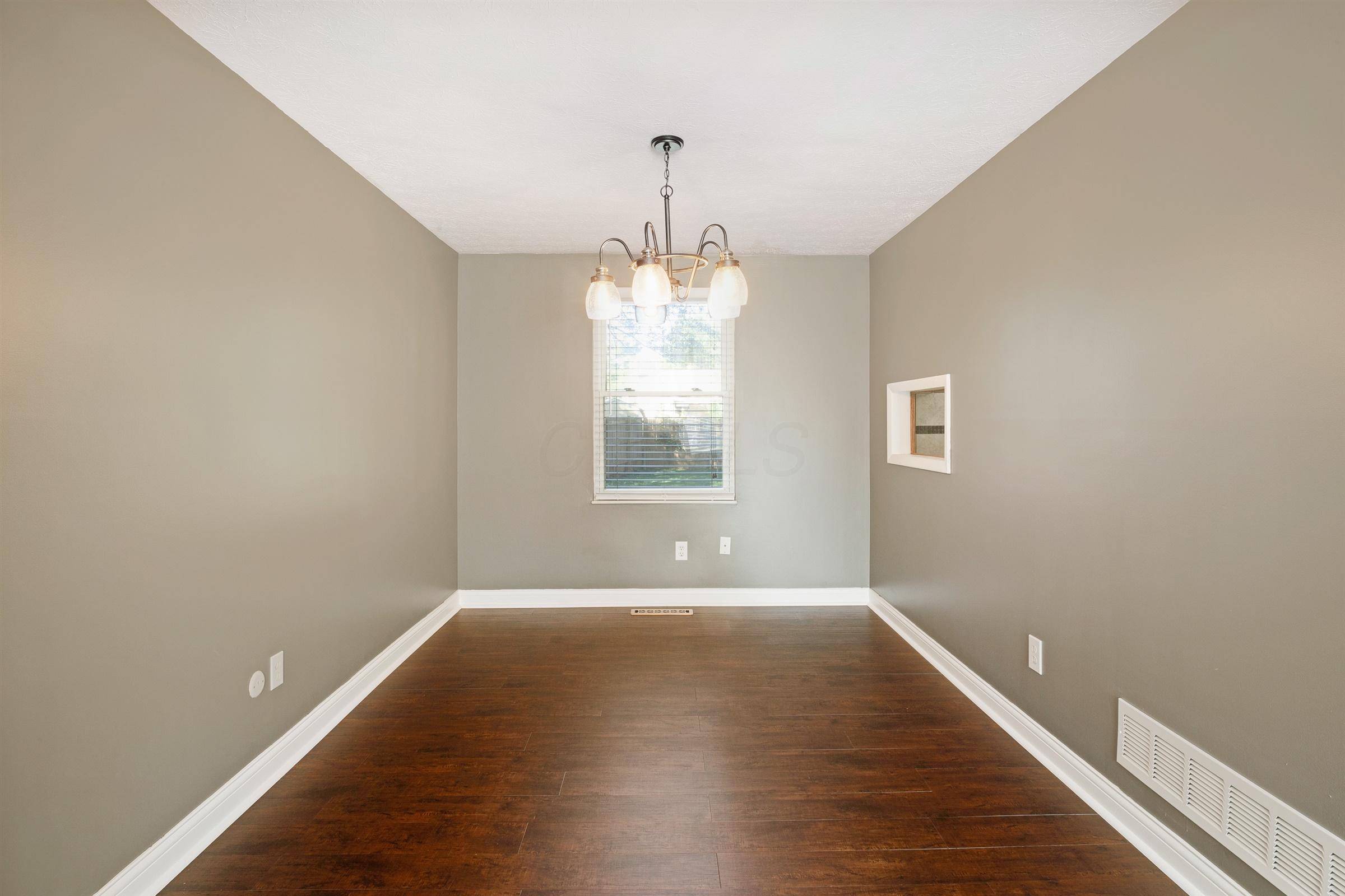 6413 Deer Ridge Lane Columbus, OH 43229 - Photo 7 of 31