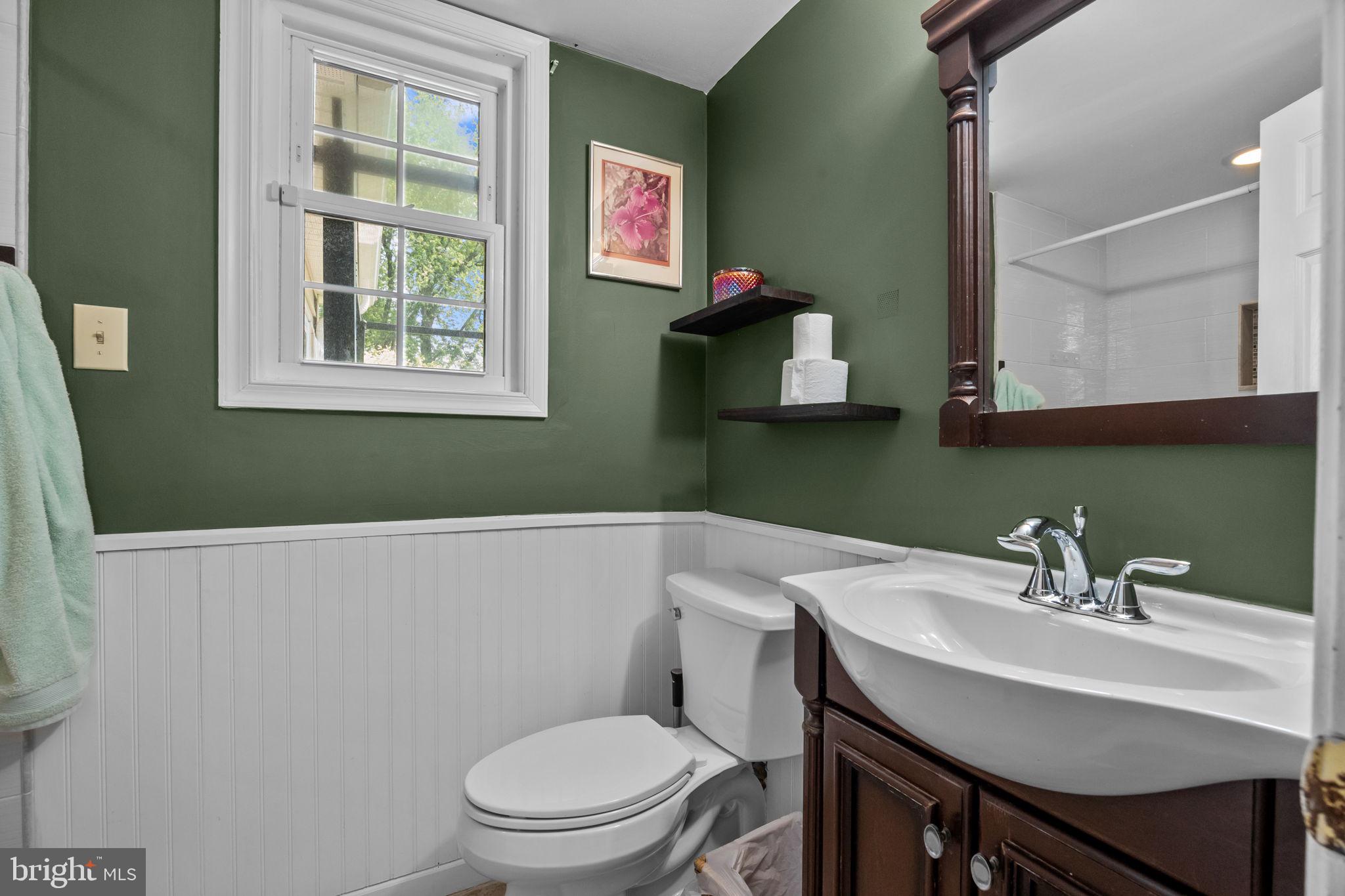 320 Pheasant Run Drive Doylestown, PA 18901 - Photo 29 of 47 a bathroom with a sink toilet and a mirror