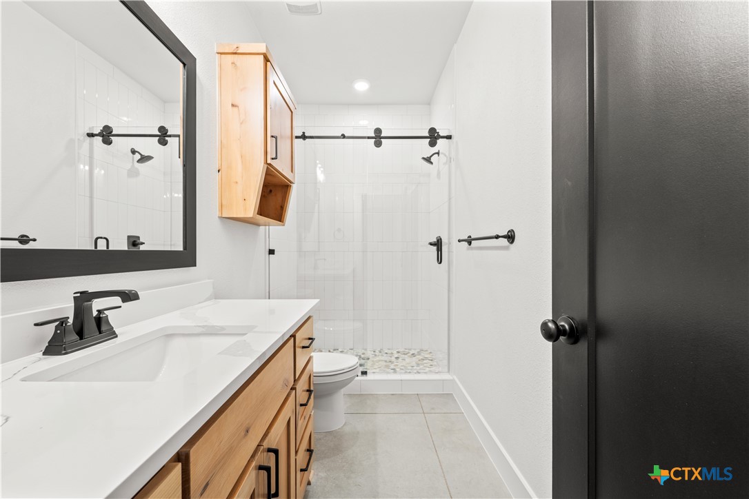 3244 Lois Lane Kempner, TX 76539 - Photo 22 of 35 a bathroom with a sink vanity granite tub shower and mirror