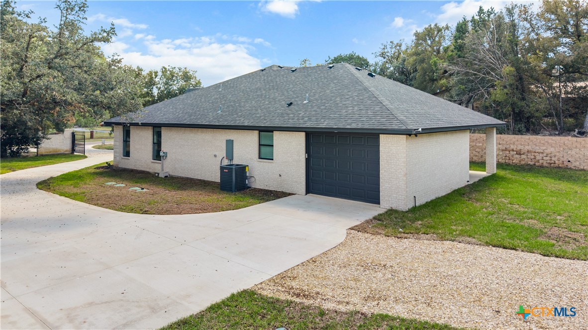 3244 Lois Lane Kempner, TX 76539 - Photo 5 of 35 a view of a house with a yard