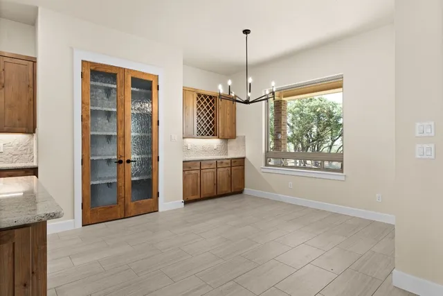 a close view of sink and tap