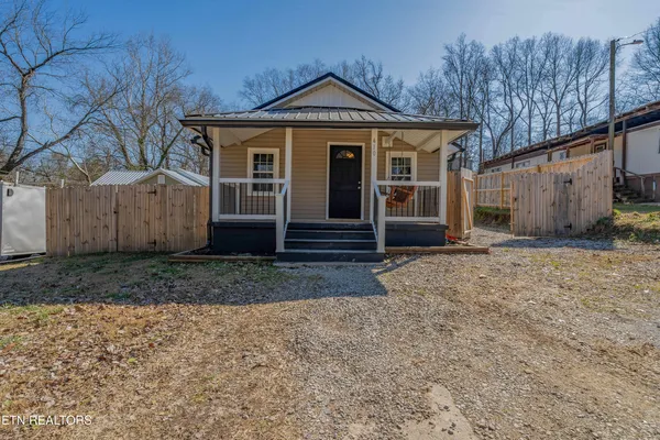$215,000 | 410 North Douglas Avenue, Rockwood, TN 37854
