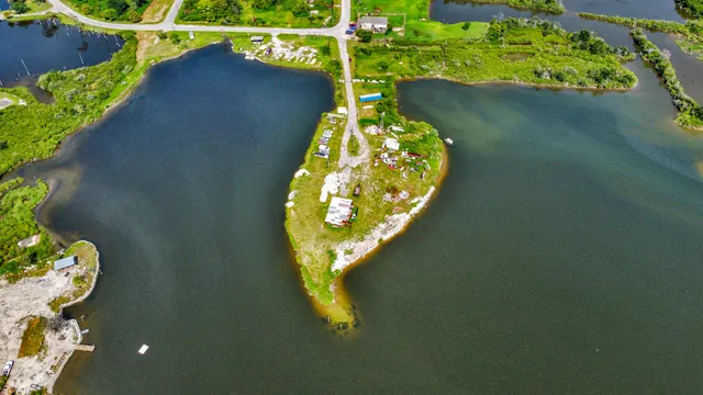 a view of a garden with an empty space