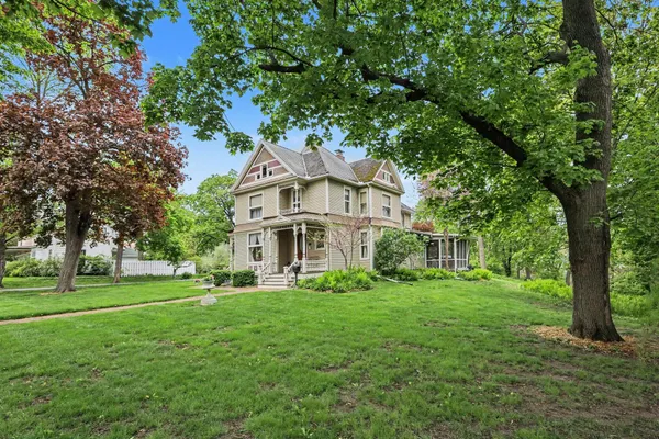 $589,900 | 201 West Henry Street, Saline, MI 48176