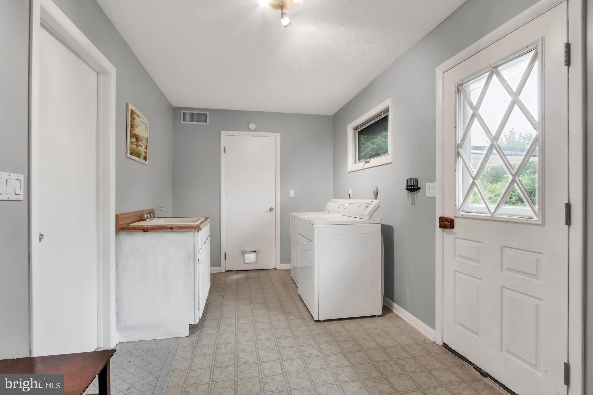 236 Regent Road Harrisburg, PA 17112 - Photo 14 of 27 Gallery Image 14