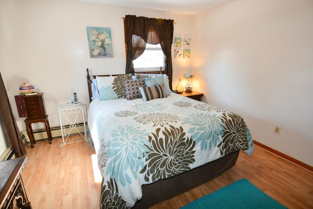 8 Mayflower Road Westbrook, ME 04092 - Photo 10 of 29 First floor master bedroom. Could...