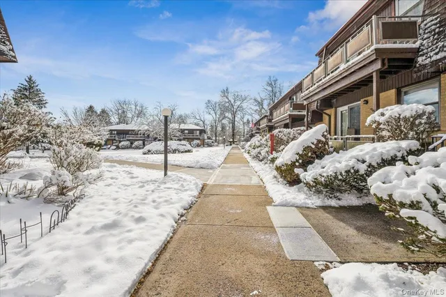 a view of a pathway with a house
