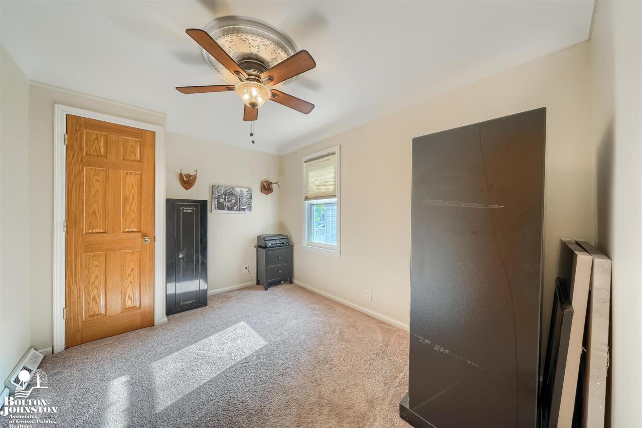 2110 Roslyn Road Grosse Pointe Woods, MI 48236 - Photo 17 of 30