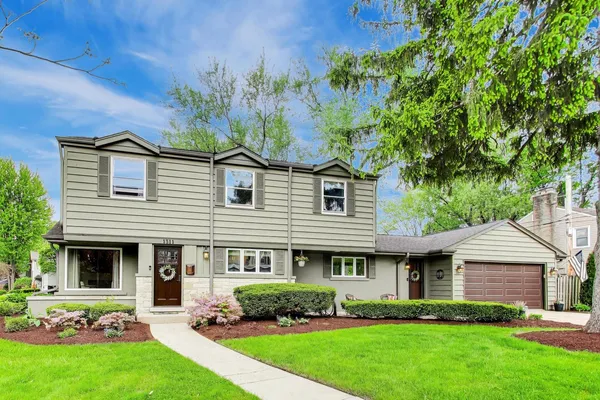 $848,800 | 1311 East Woodford Place, Arlington Heights, IL 60004