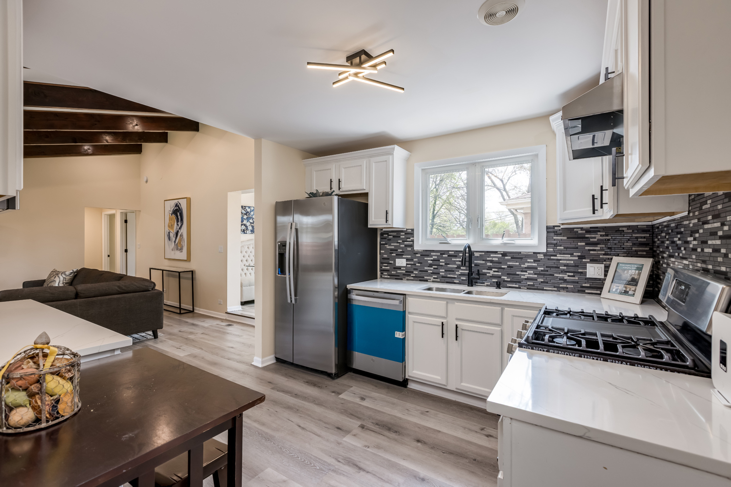 8447 Gross Point Road Skokie, IL 60077 - Photo 12 of 36 Gallery Image 12