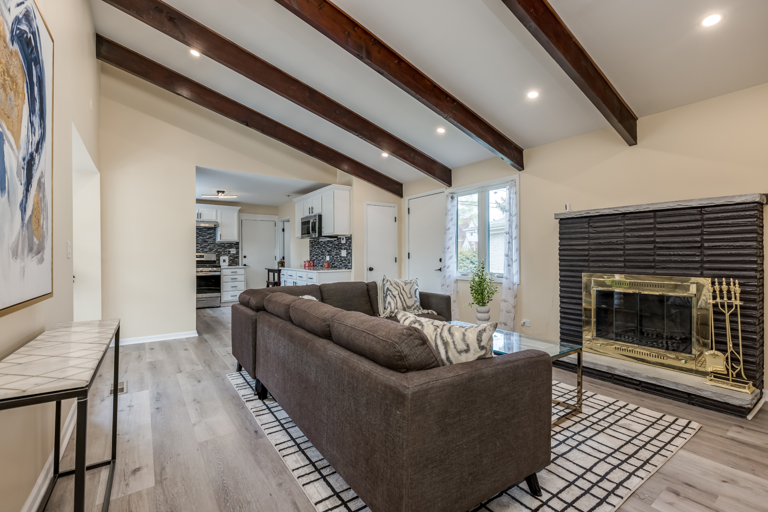 8447 Gross Point Road Skokie, IL 60077 - Photo 5 of 36 Gallery Image 5