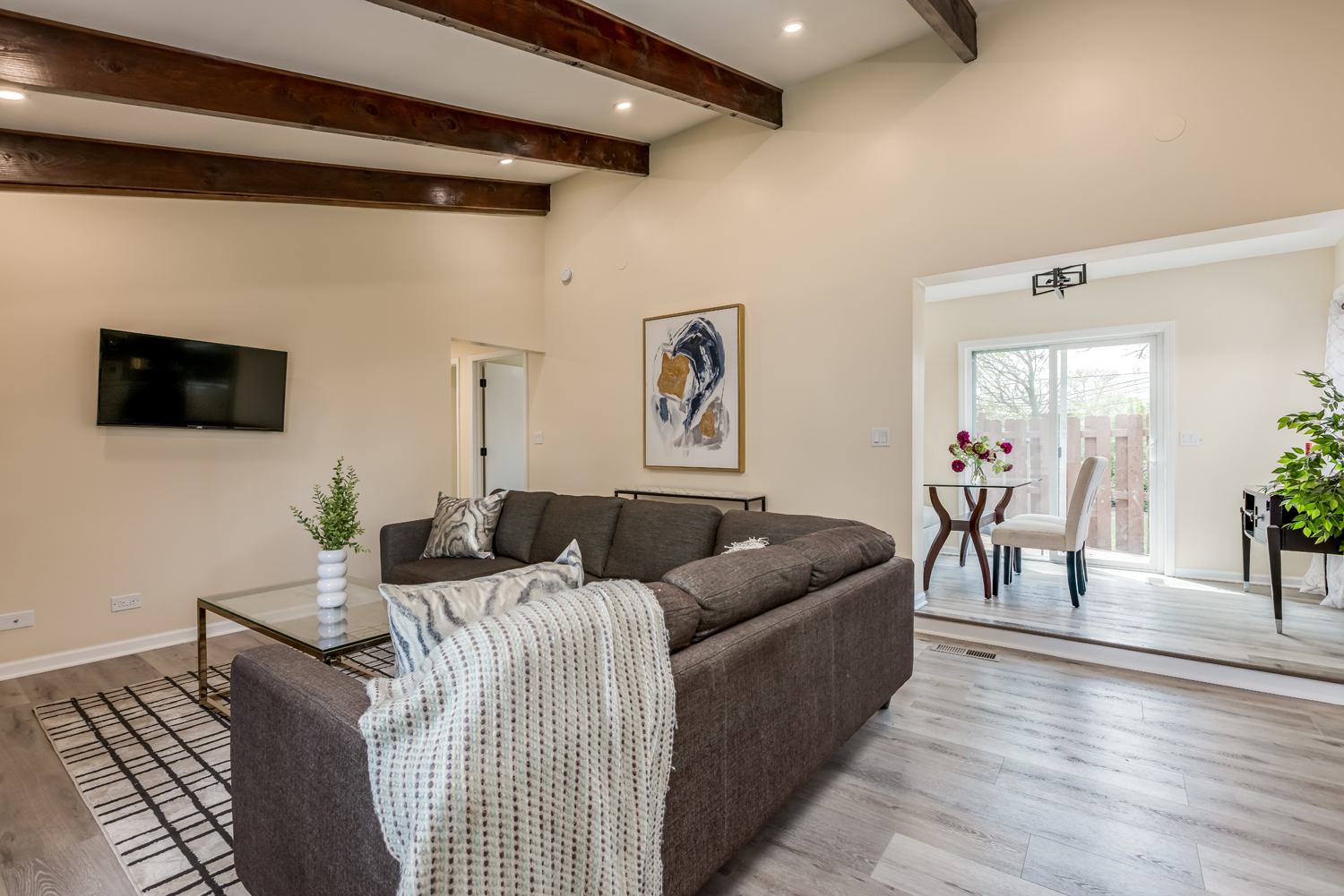 8447 Gross Point Road Skokie, IL 60077 - Photo 7 of 36 Gallery Image 7