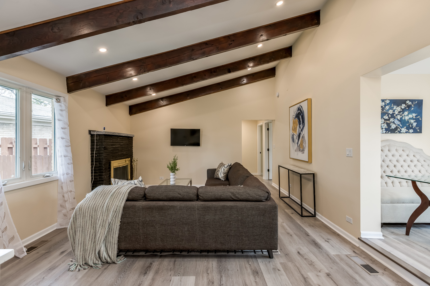 8447 Gross Point Road Skokie, IL 60077 - Photo 8 of 36 Gallery Image 8