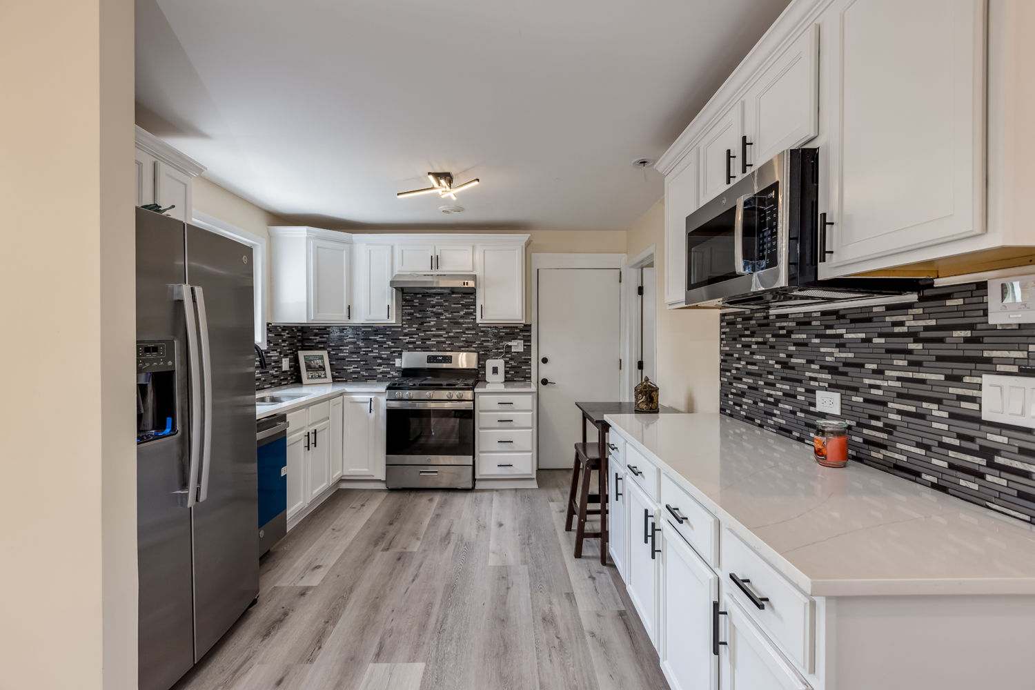 8447 Gross Point Road Skokie, IL 60077 - Photo 9 of 36 Gallery Image 9