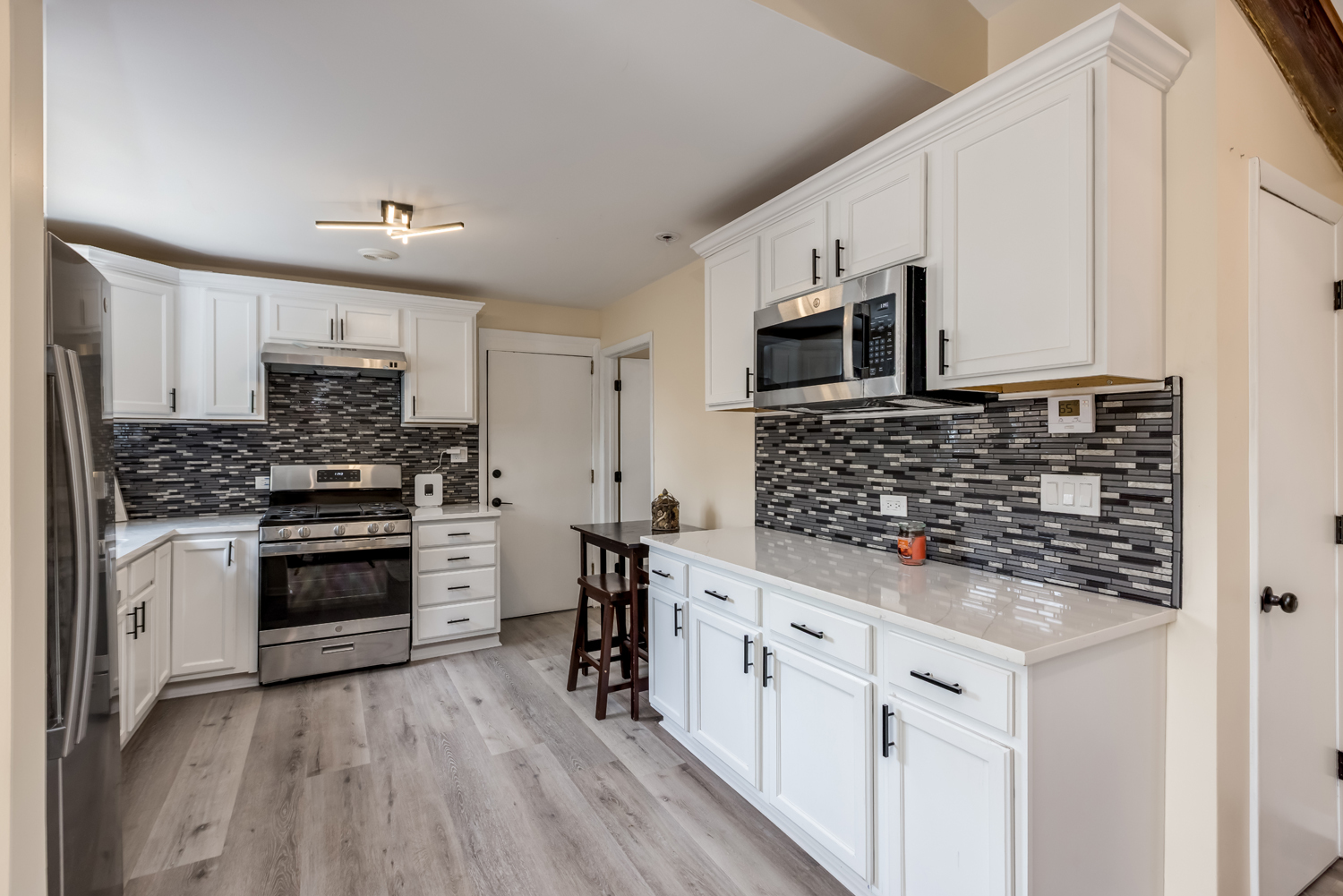 8447 Gross Point Road Skokie, IL 60077 - Photo 10 of 36 Gallery Image 10