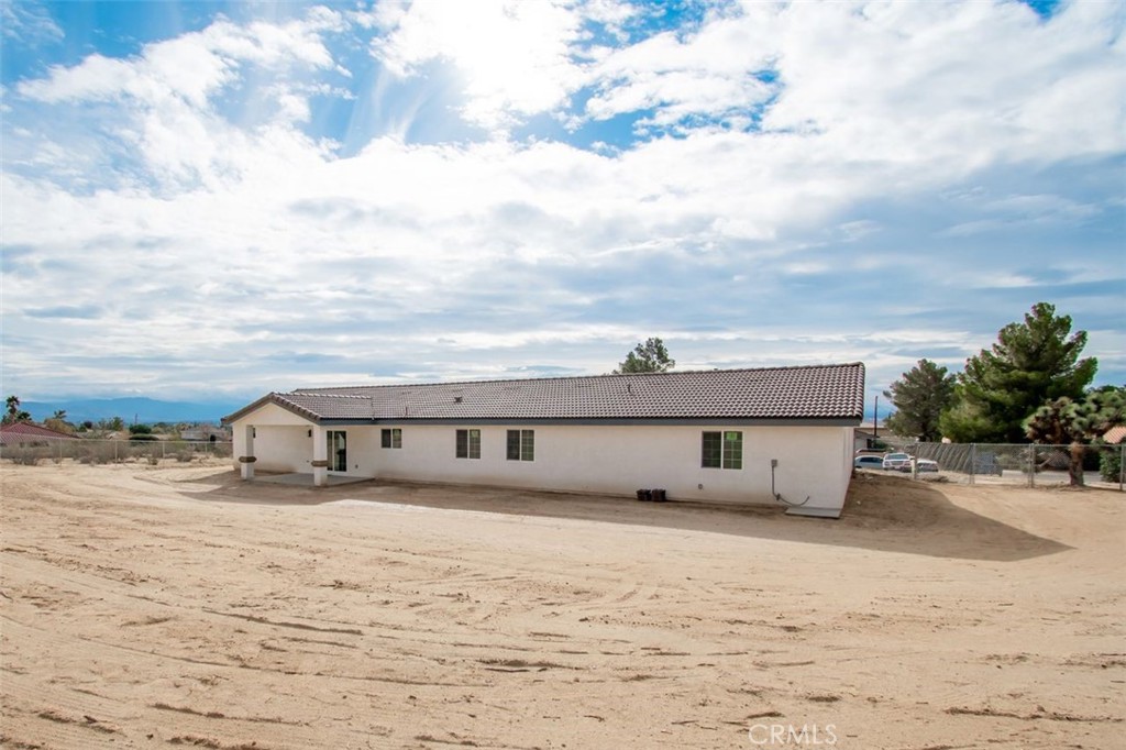 14685 Apple Valley Road Apple Valley, CA 92307 - Photo 4 of 29 a view of houses with yard